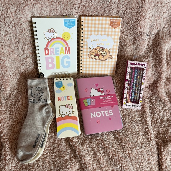 Hello kitty bundle - Picture 1 of 6